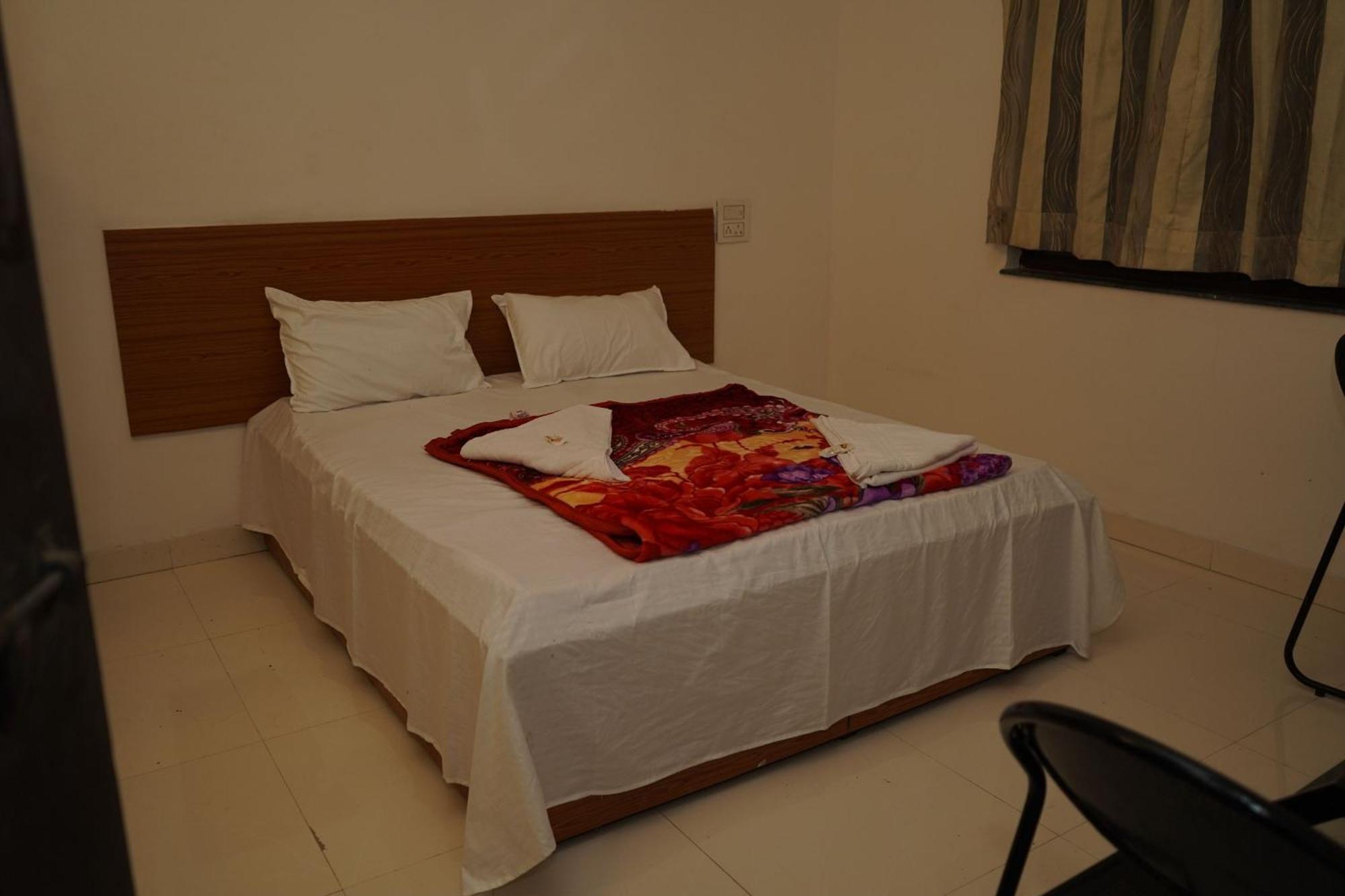 Hotel Chaitanya Lodging Supe 外观 照片