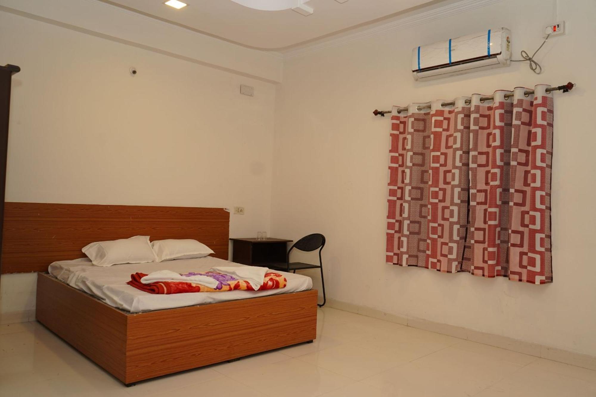 Hotel Chaitanya Lodging Supe 外观 照片